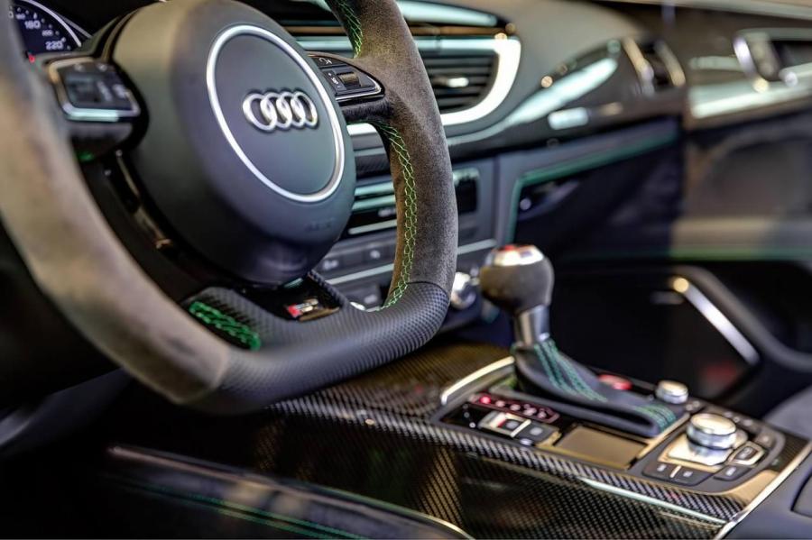 Интерьер Audi RS7 Sportback by Audi Exclusive 2015 года  (фото 5 из 12)